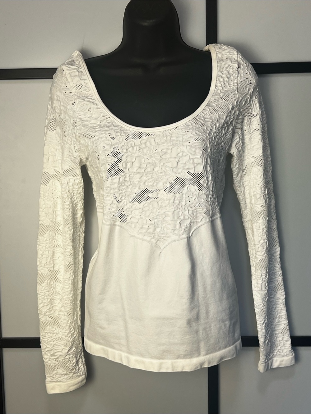 Bagatelle White Lace-Detail Long Sleeve Women's Top